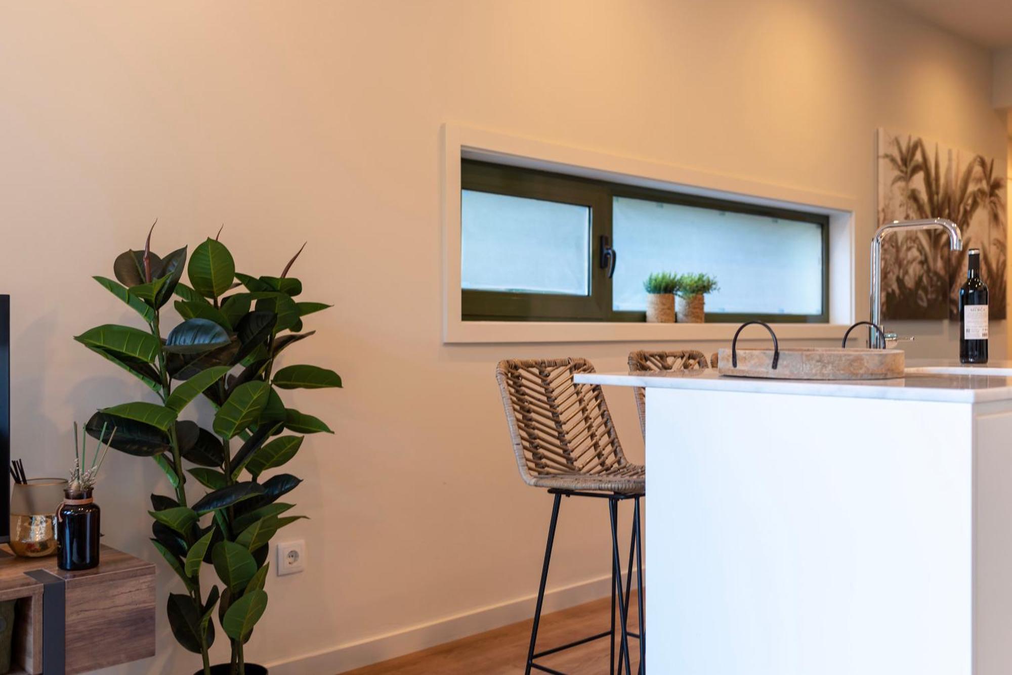 Apartment Exotic Flat With Shared Pool & Garden